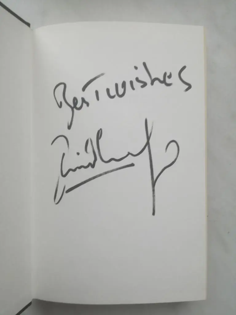 Давид Жинола. Книга (автобиография) на английском языке. Автограф 1