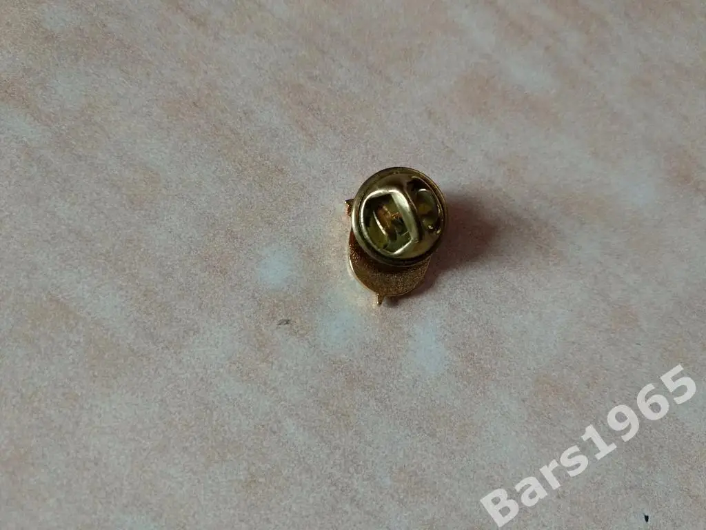 Значок ФК Металлург Красноярск 1