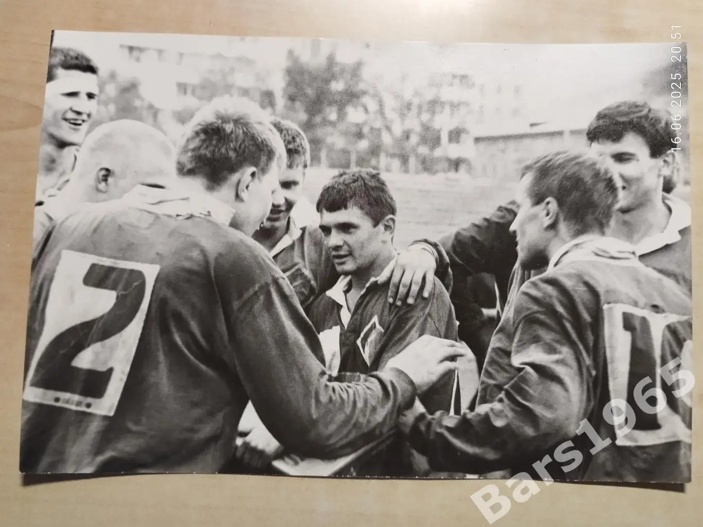 Регби в Красноярске 90-е годы Игорь Дымченко в объятиях игроков Енисей-СТМ