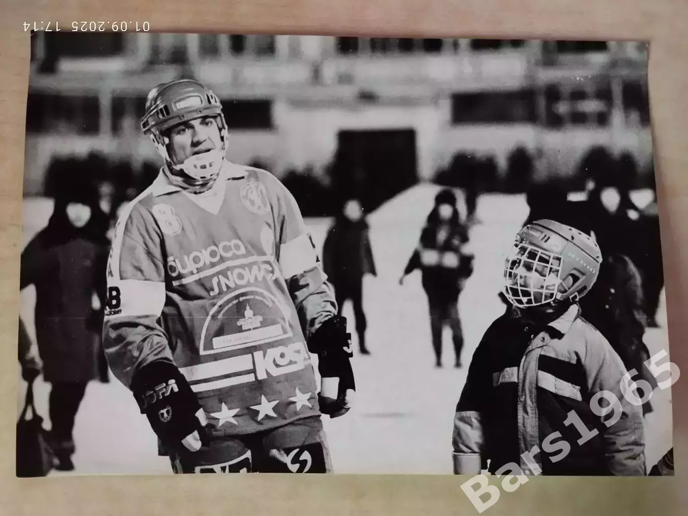 Хоккей с мячом Енисей Красноярск Савин-старший и Савин младший