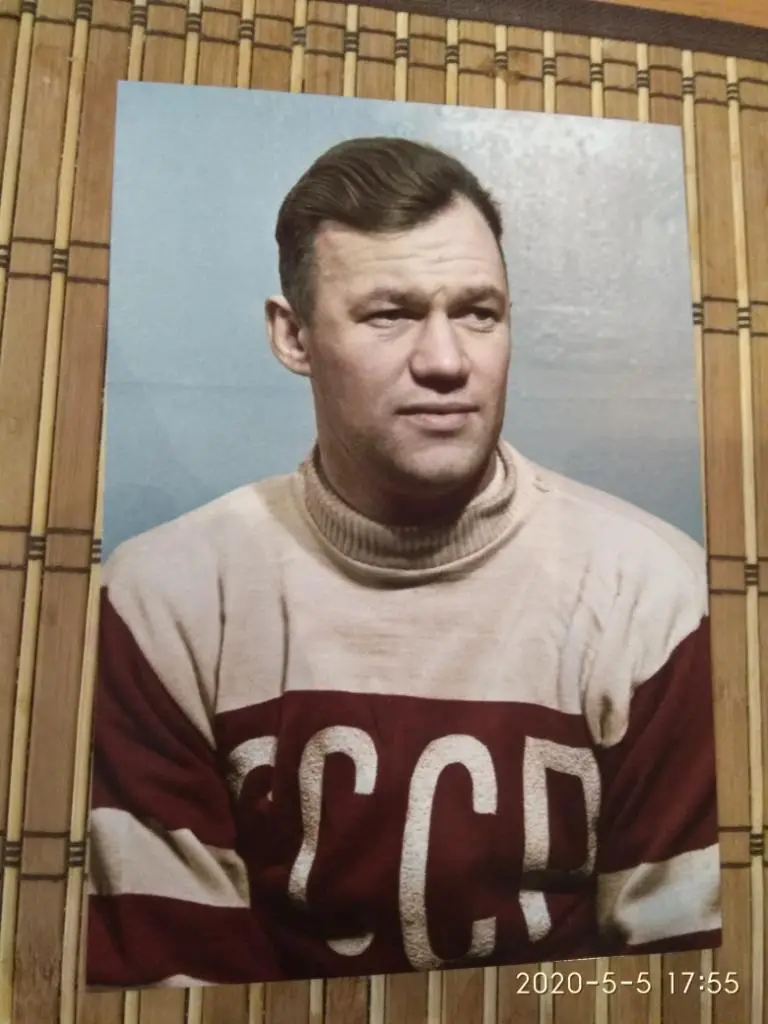 ВСЕВОЛОД БОБРОВ