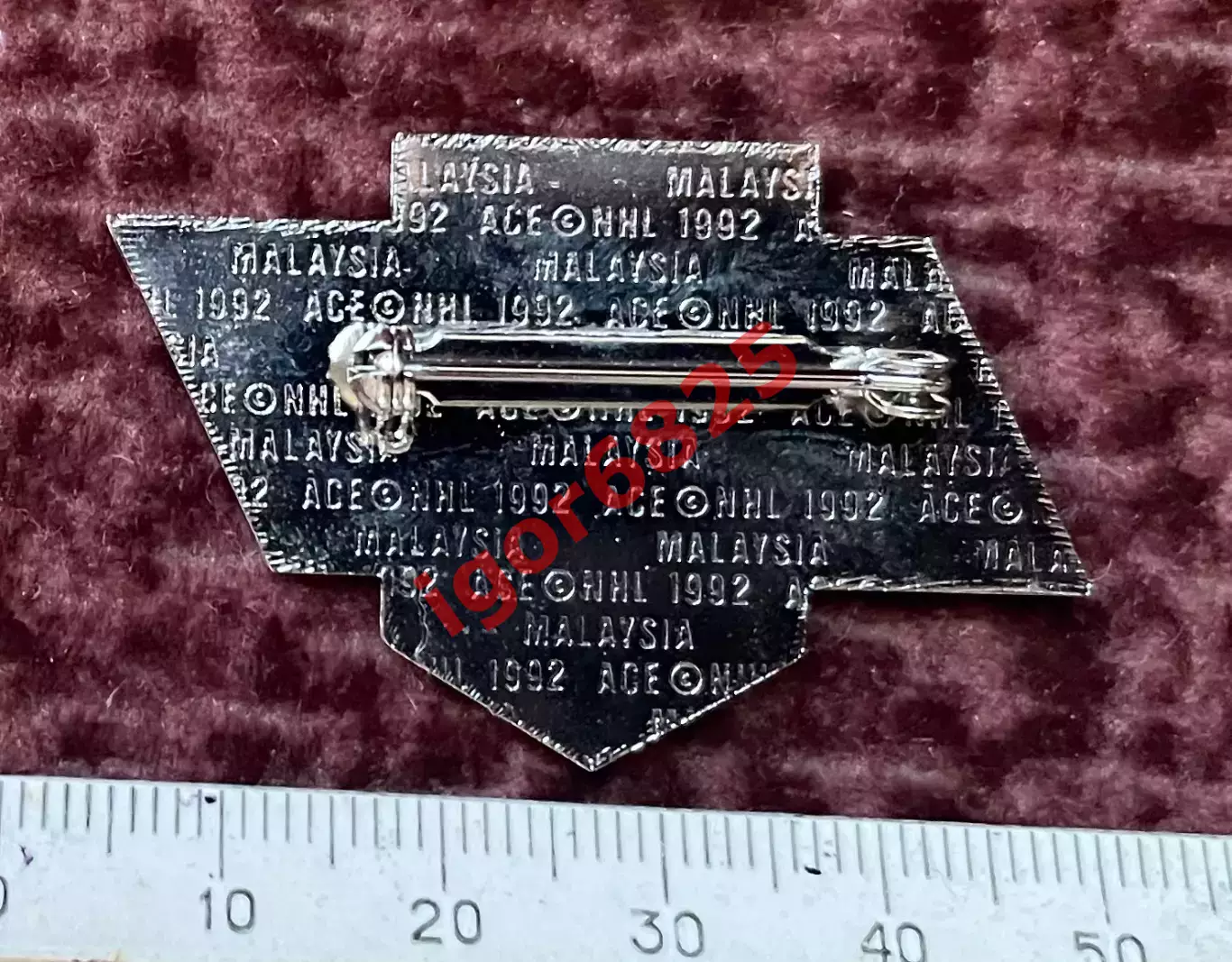 Знак Значок Лос-Анджелес Кингз НХЛ Los Angeles Kings NHL 1992 Большой 4,5х3 см 3