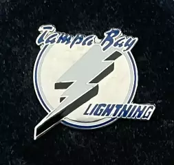 Знак Значок Тампа-Бэй Лайтнинг НХЛ Tampa Bay Lightning NHL, размер 3х2,6 см.