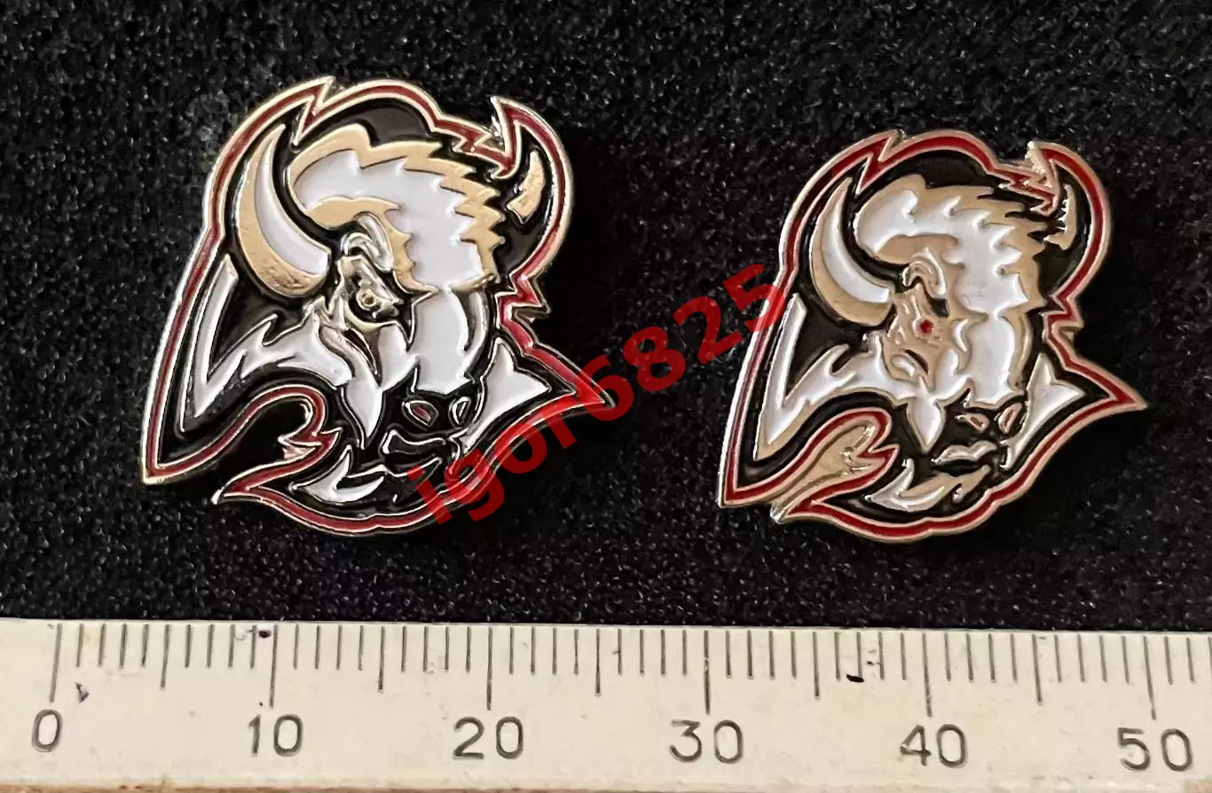 Хоккей. Знак Значок Баффало Сейбрз НХЛ Buffalo Sabres NHL. размер 2,5х2,3 см. 5