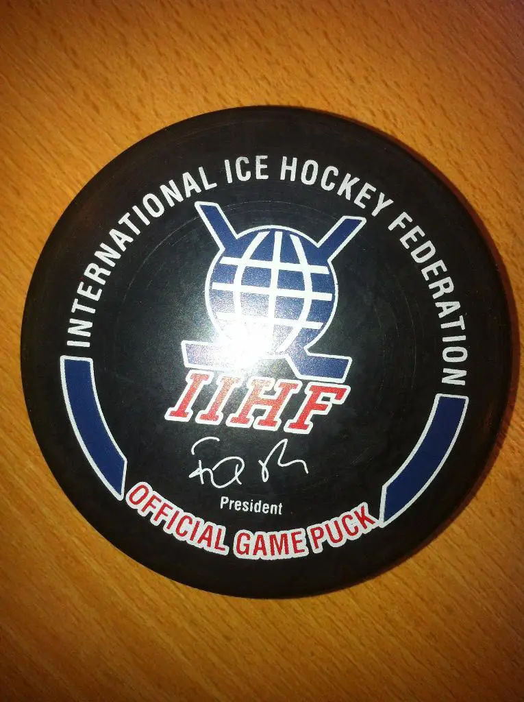 Официальная игровая шайба IIHF(INTERNATIONAL ICE HOCKEY FEDERATION)