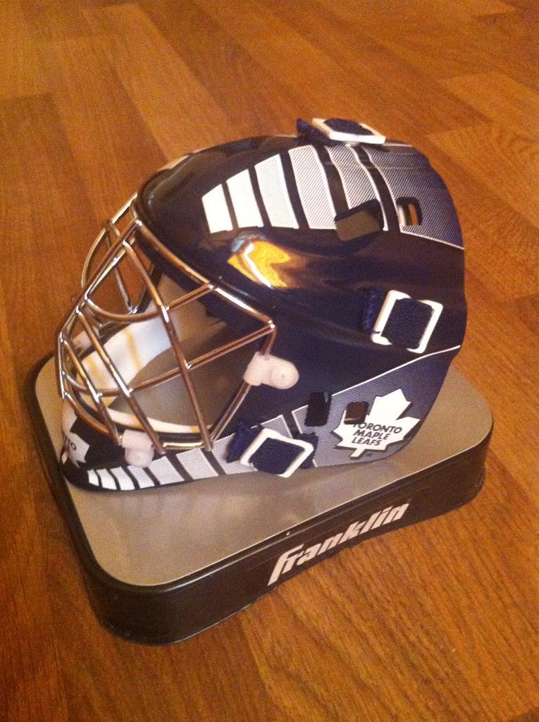 Хоккейный вратарский шлем ''Торонто Мэйпл Ливс (TORONTO MAPLE LEAFS) Канада, НХЛ 1
