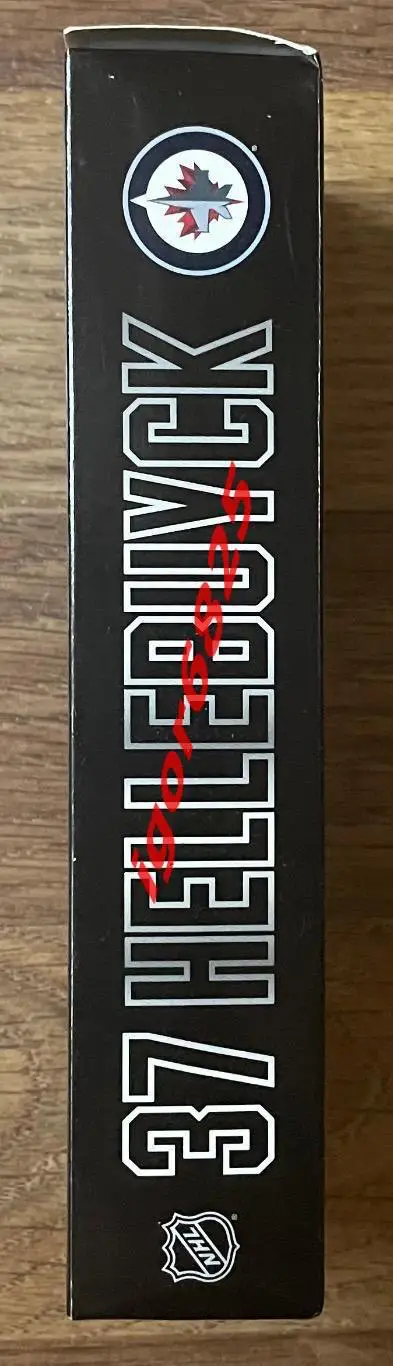 Хоккей Хеллебайк CONNOR HELLEBUYCK №37 набор с клюшкой Tim Hortons 2020-21, NHL 4