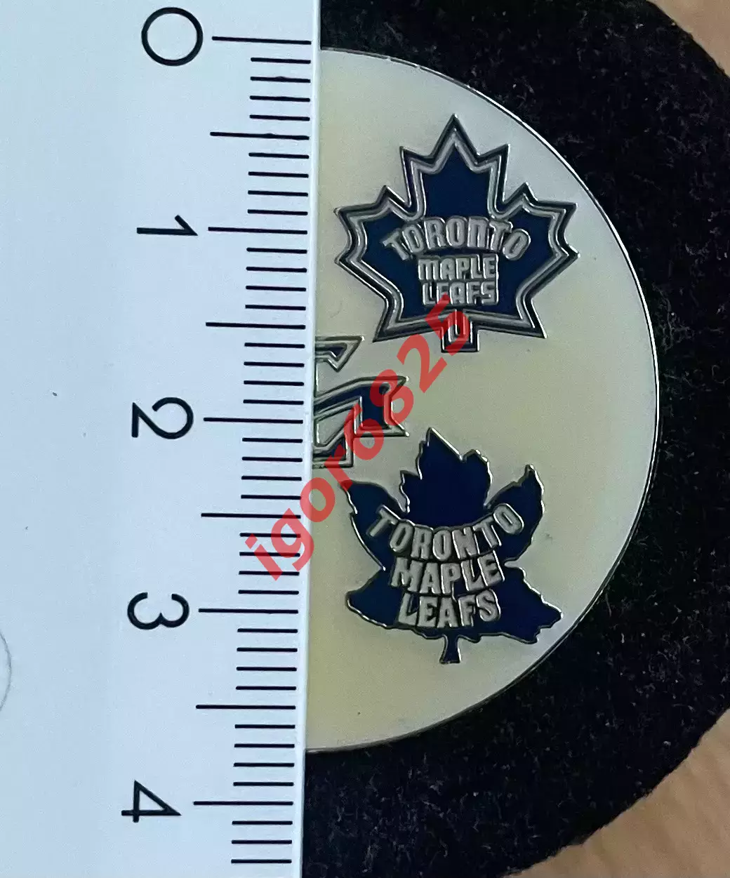 Знак значок Торонто Мейпл Лифс НХЛ Toronto Maple Leafs NHL. Эмблемы разных лет 2