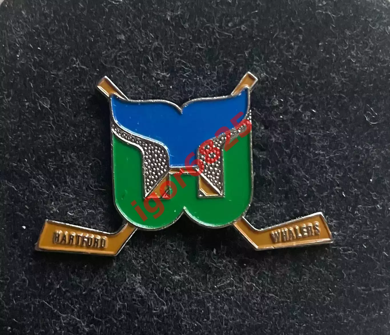 Хоккей. Знак Значок Хартфорд Уэйлерс НХЛ. Hartford Whalers NHL. Эмблема, клюшки