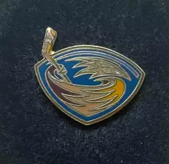 Хоккей Знак Значок Атланта Трэшерз НХЛ Atlanta Thrashers NHL. Вид 2 светлее фон.