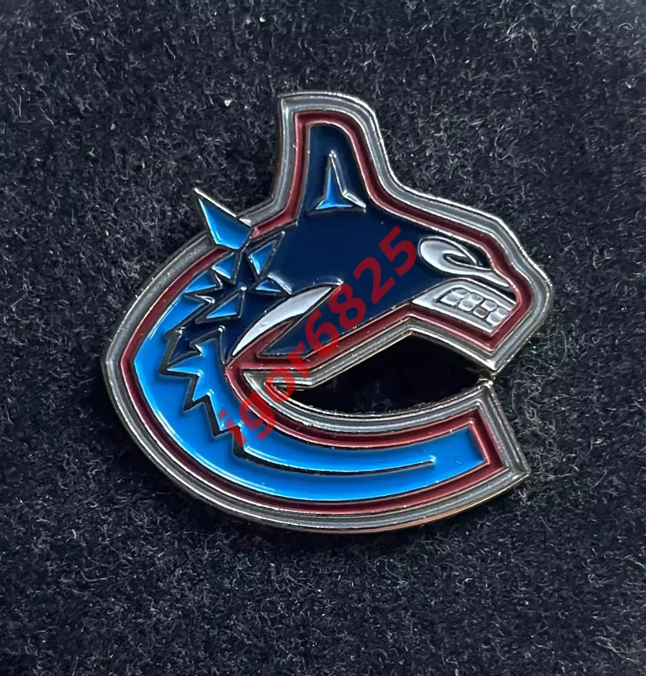 Хоккей. Знак Значок. Ванкувер Кэнакс НХЛ. Vancouver Canucks NHL. 2,6 на 2,5 см.