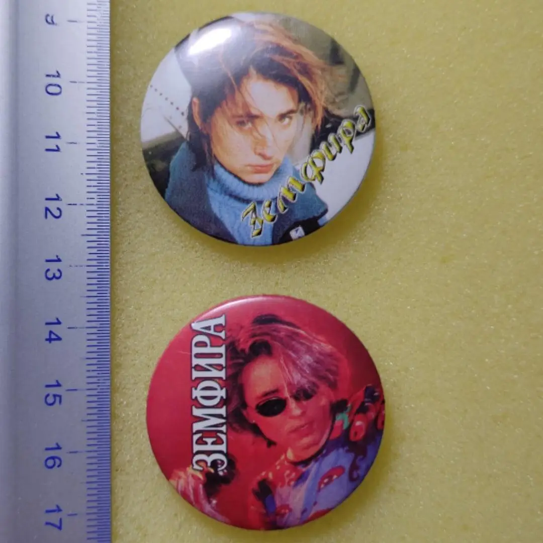 Два закатных значка Земфира. Поп, рок, поп-рок, попса, значок, музыка