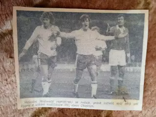 Фото.Футбол.Англия - Кипр.ОЧЕ.М.Чаннон,М.Макдоналд.