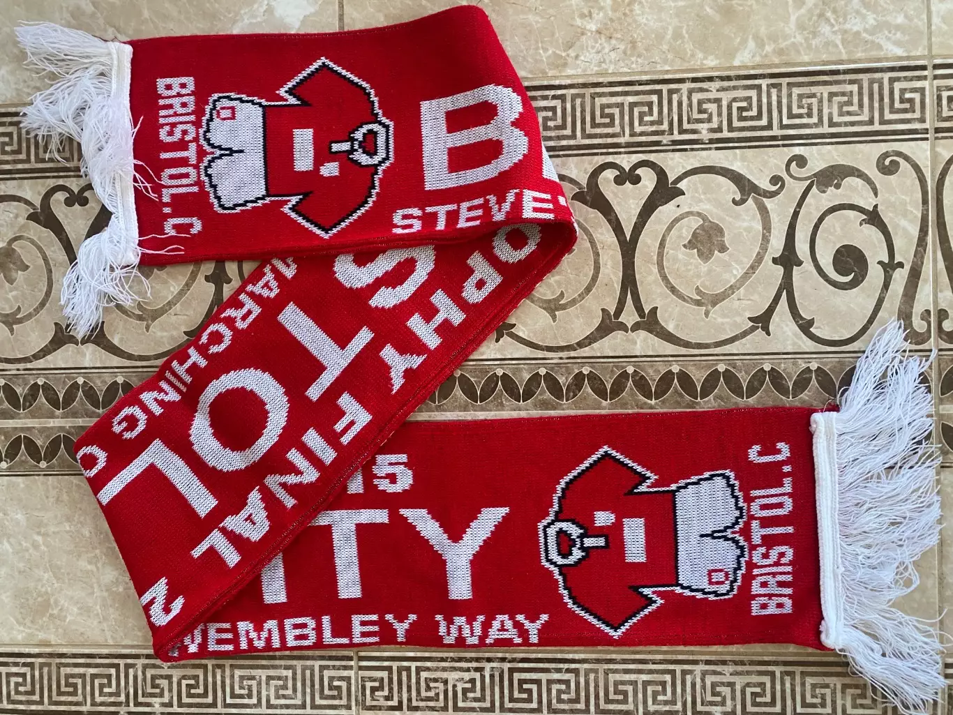 Шалик. Брістоль Сіті. Англія.