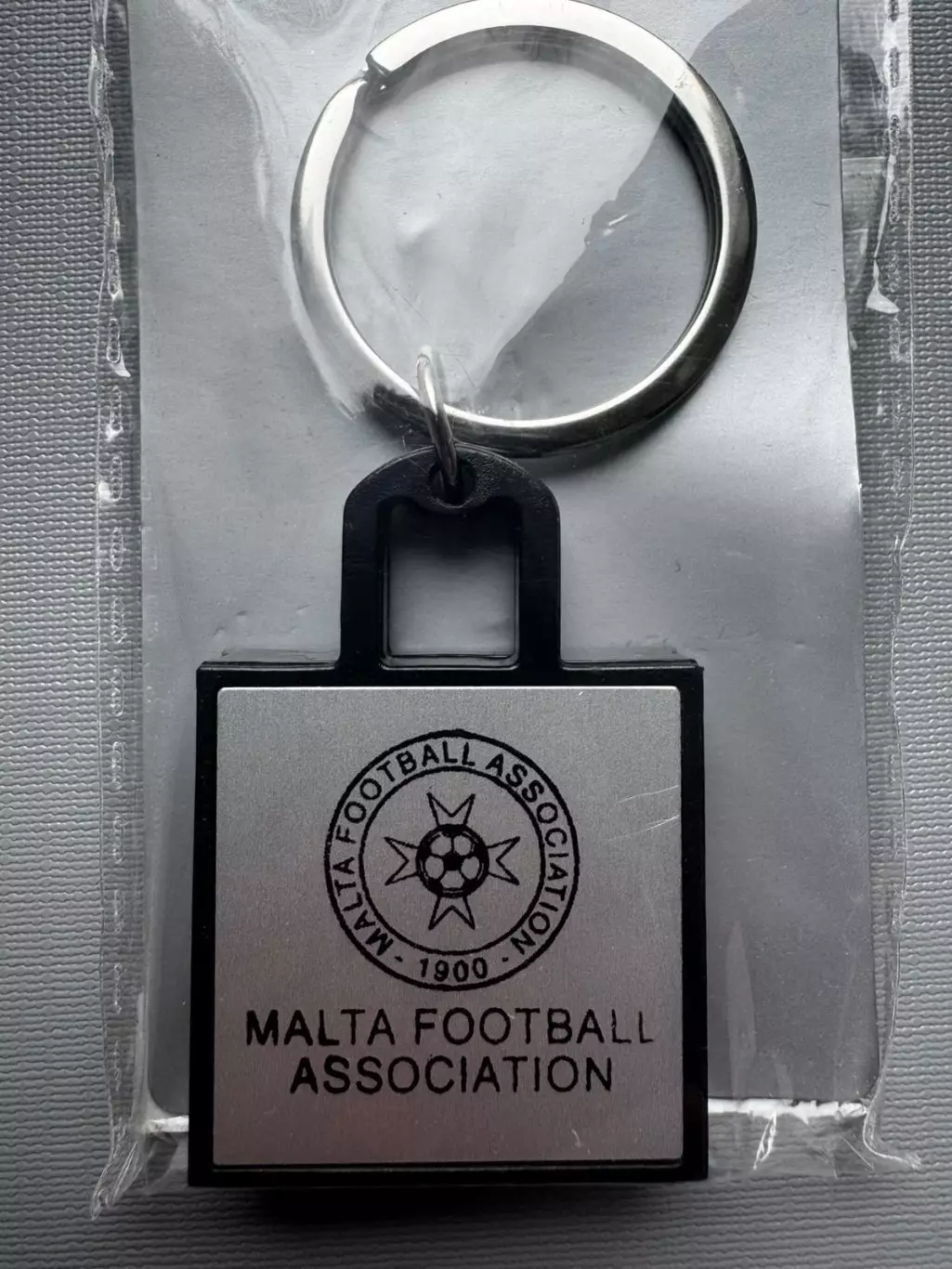 Значок .Федерація футболу. Мальта Офіційний..