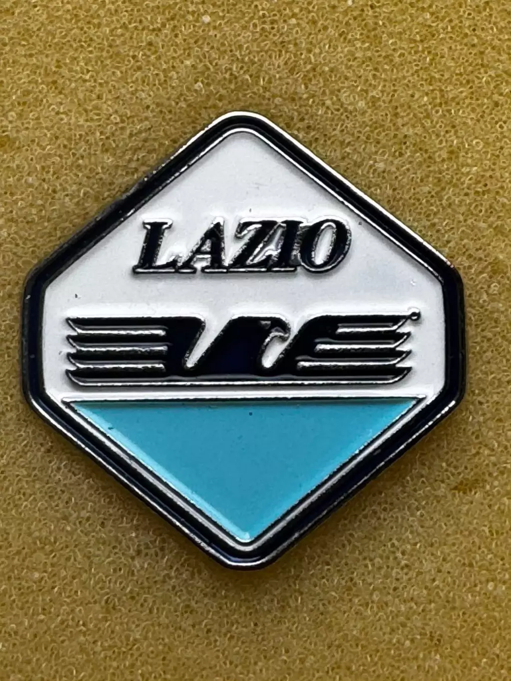 Значок. Лаціо. Італія. Офіційний..