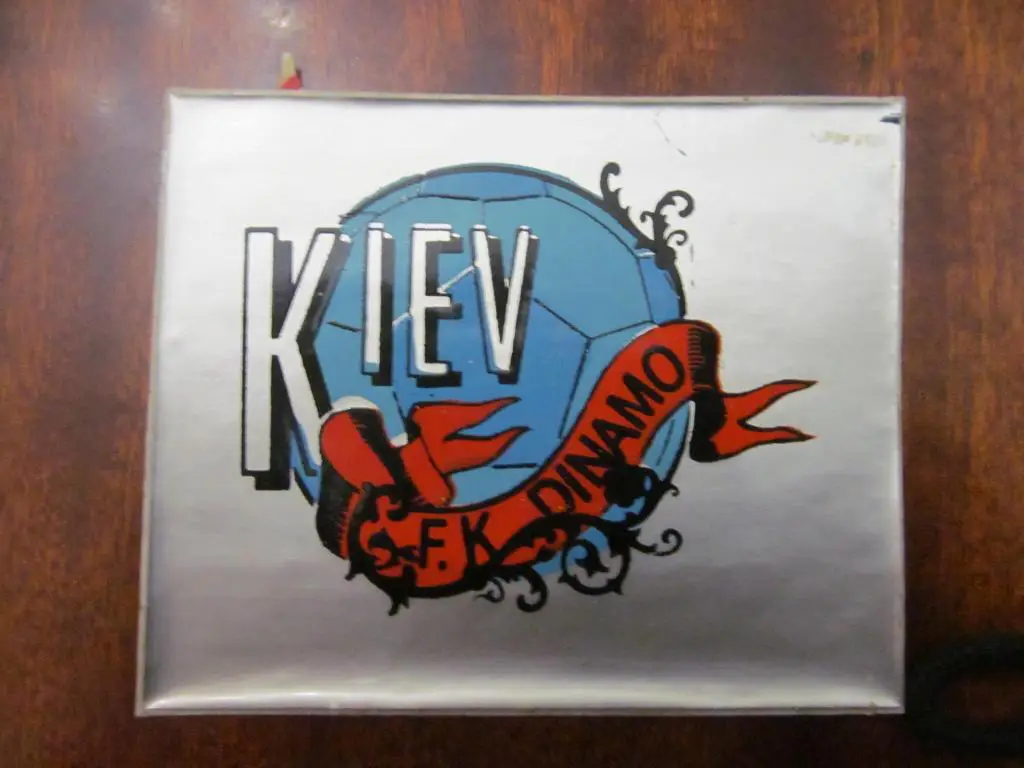 НАКЛЕЙКА. ДИНАМО КИЕВ. *.