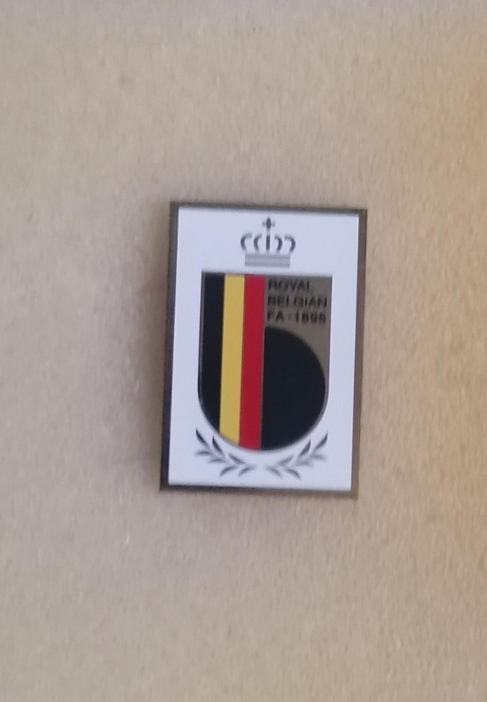 Знак. Бельгия. Федерация футбола. Официальный..