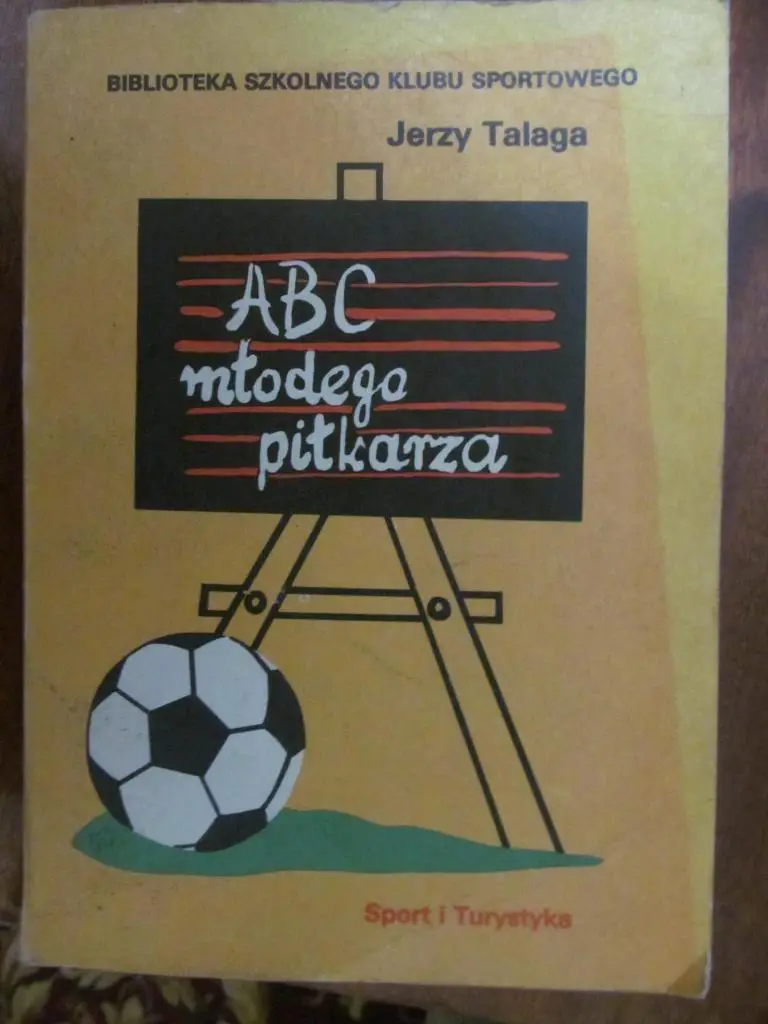 Книга - посібник. Абетка молодого футболіста. Видавництво Польща.*.