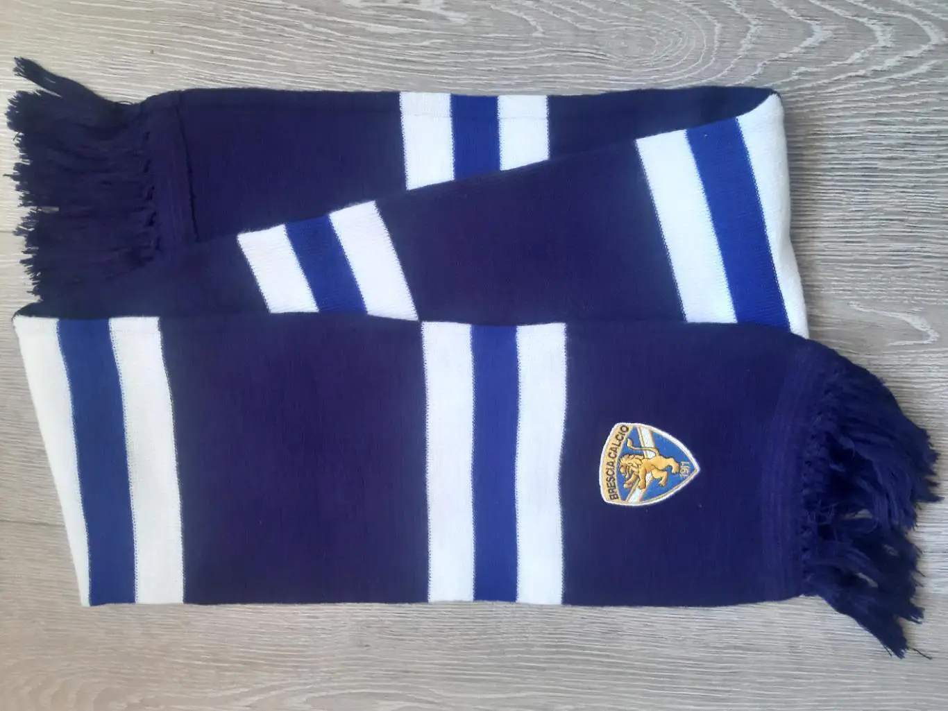 Шалик. Футбольний клуб Брешія Італія.м.