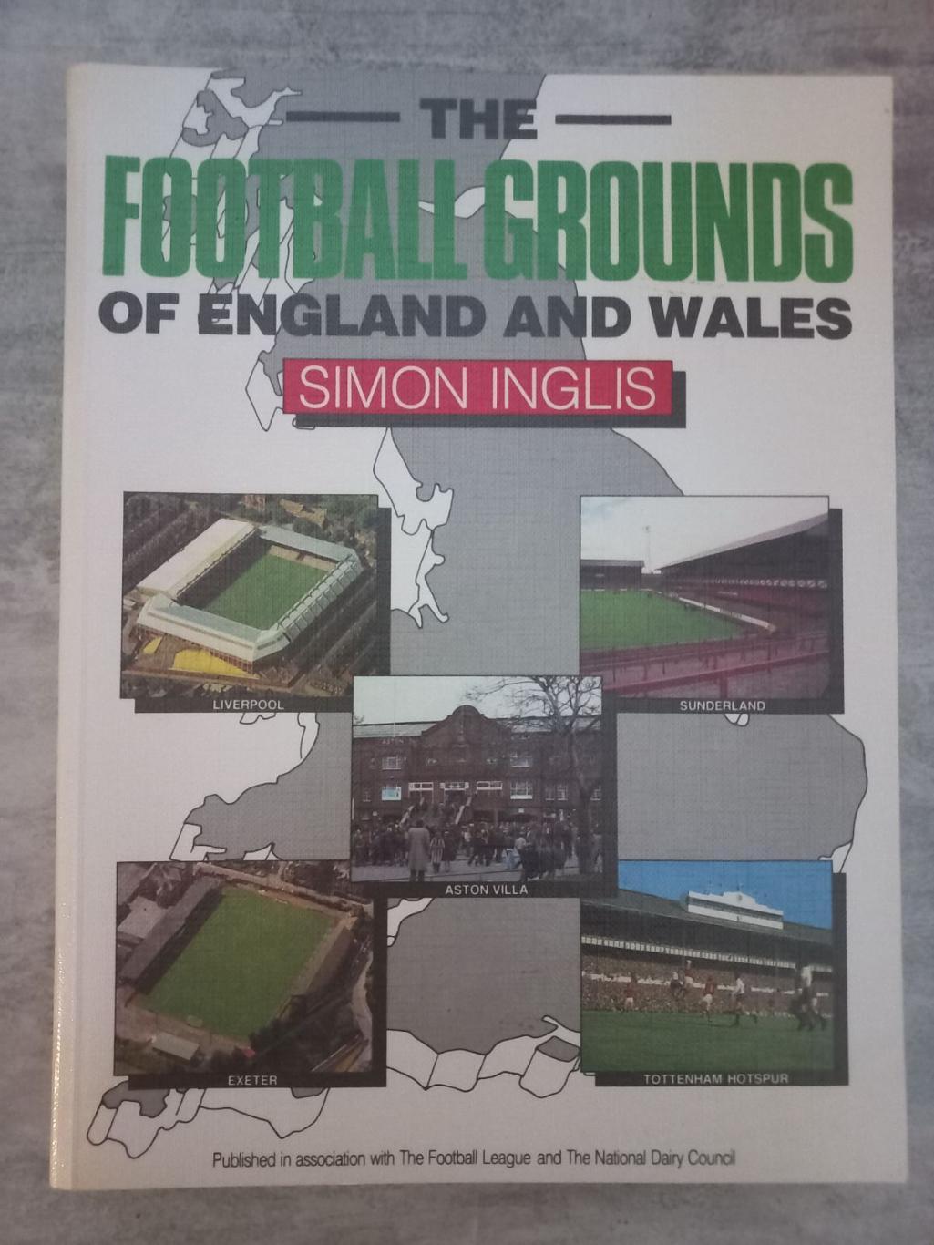Книга -довідник. Футбольні стадіони Англії та Уельсу. 292 сторінок..
