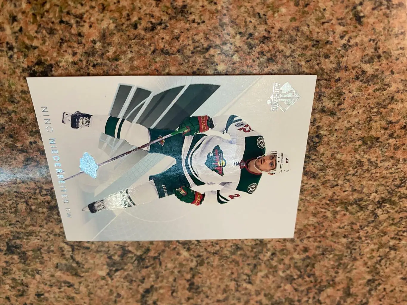 Карточка. Хокей. Ніно Нідеррейтер.в.