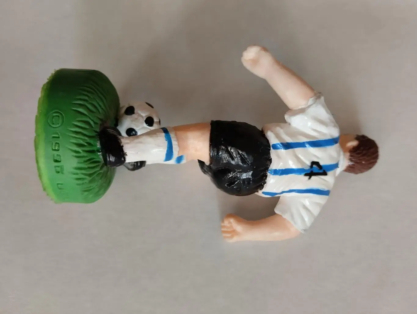 фігурка-сувенір.). 1