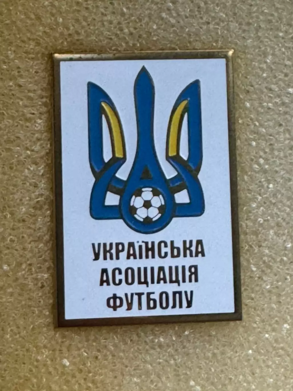 Значок. Українська федерація футболу..