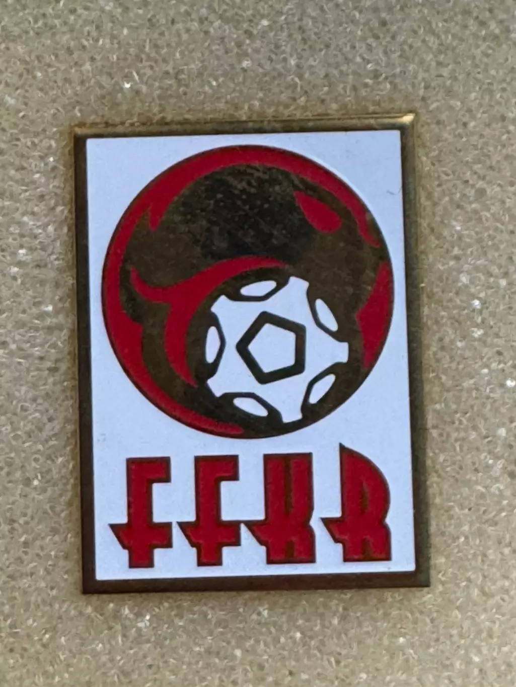 Значок. Федерація футболу Киргизстану..