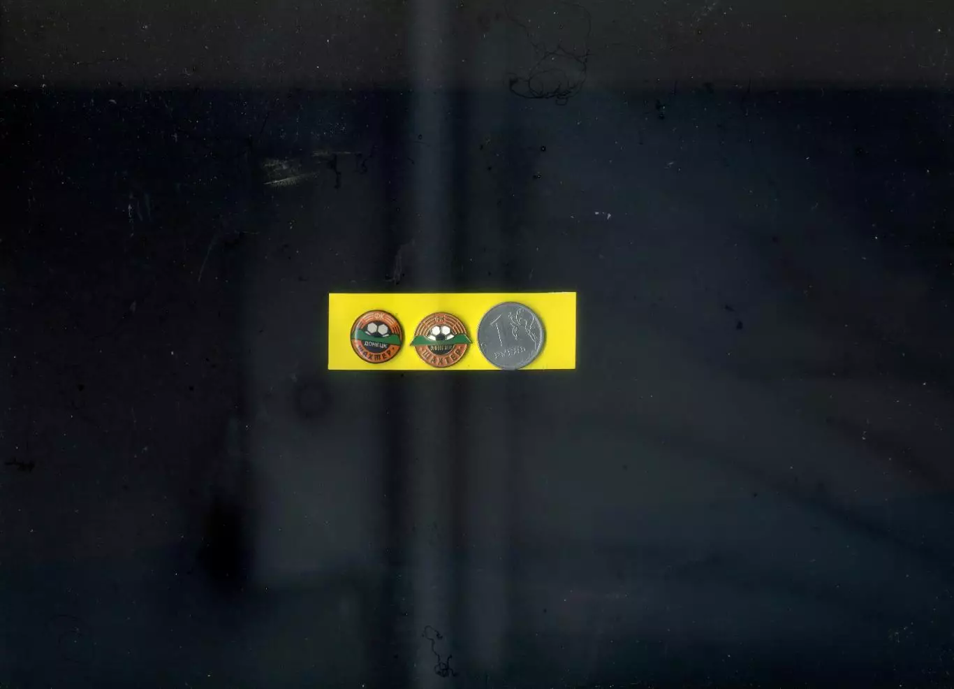 Шахтер Донецк-Официальный клубный лого с 1997 по 5.12.2007 - 2 знака одним лотом 1