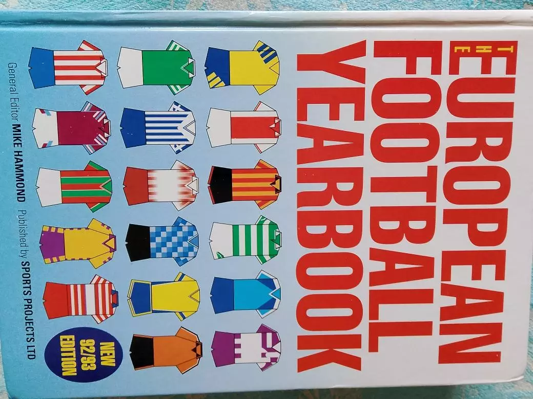 ЕжегодникЕвропейского футбола Сезон 1992\1993 832с. тв. обложка