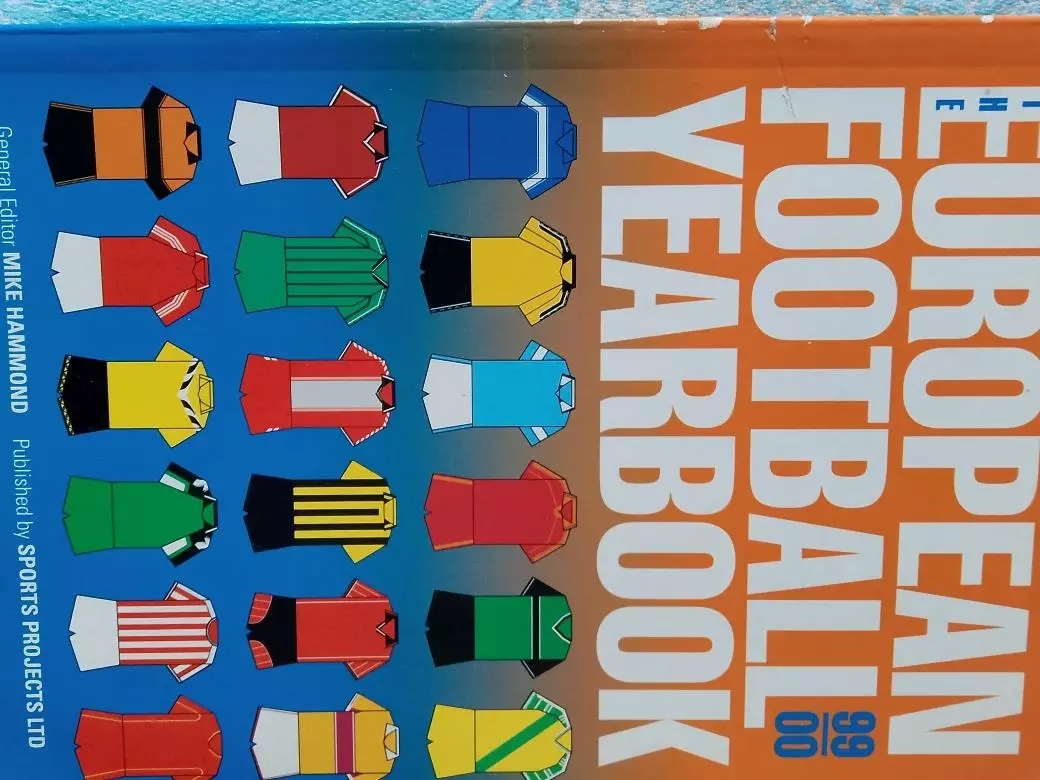 Ежегодник Европейского футбола Сезон 1999\2000 1120с. мягкая обложка