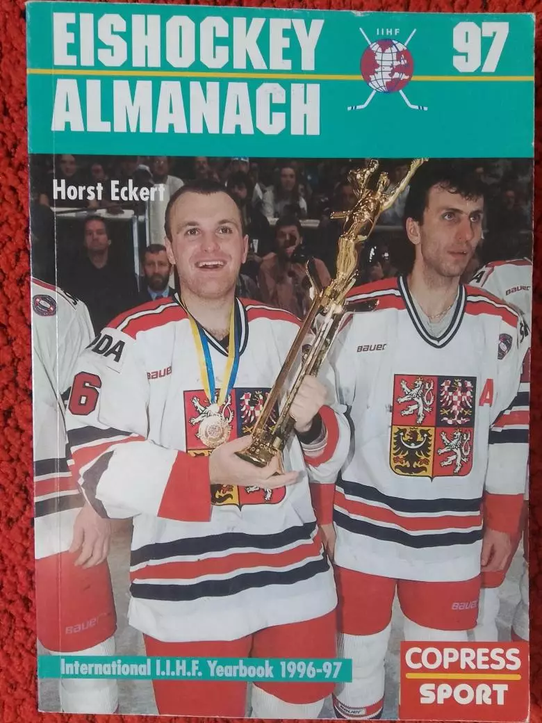 Хоккей на льду - Альманах 97 Интернациональный ежегодник 1996-97 196с. г. Мюнхен