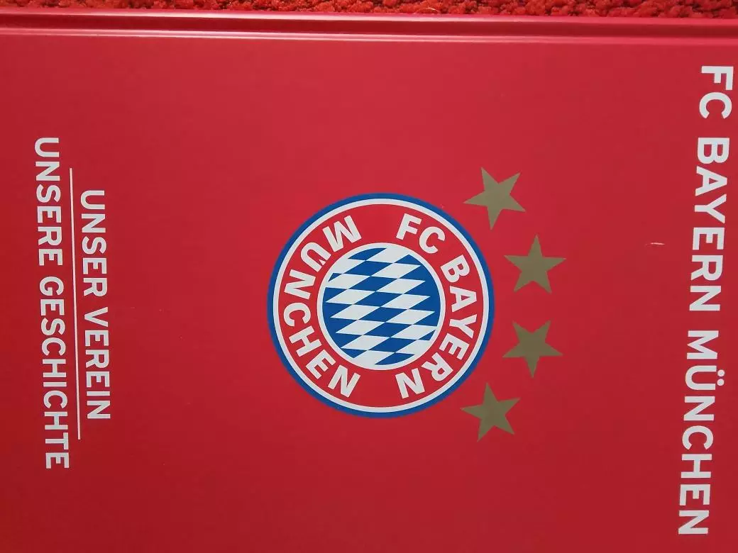 Ф\К Бавария Мюнхен 1910 - 2011 Наш Клуб. Наш подарок 256с.