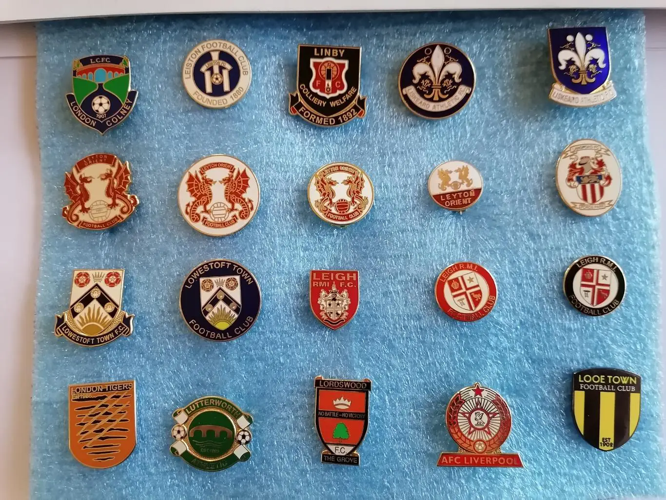 Значки футбол Англия L 2