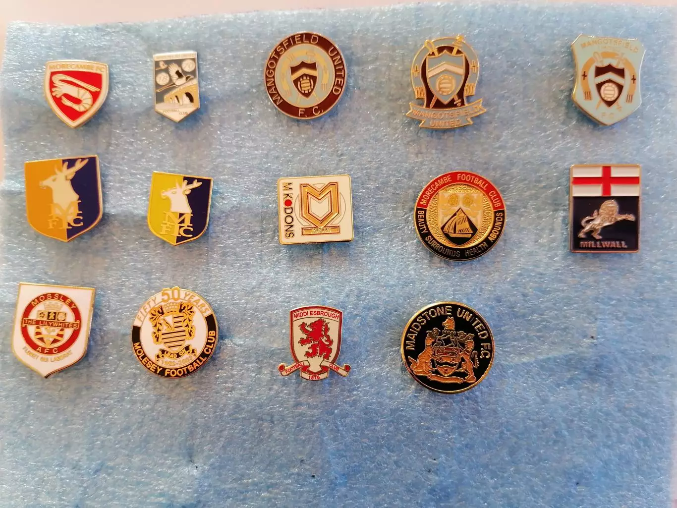 Значки футбол Англия M N О Р Q