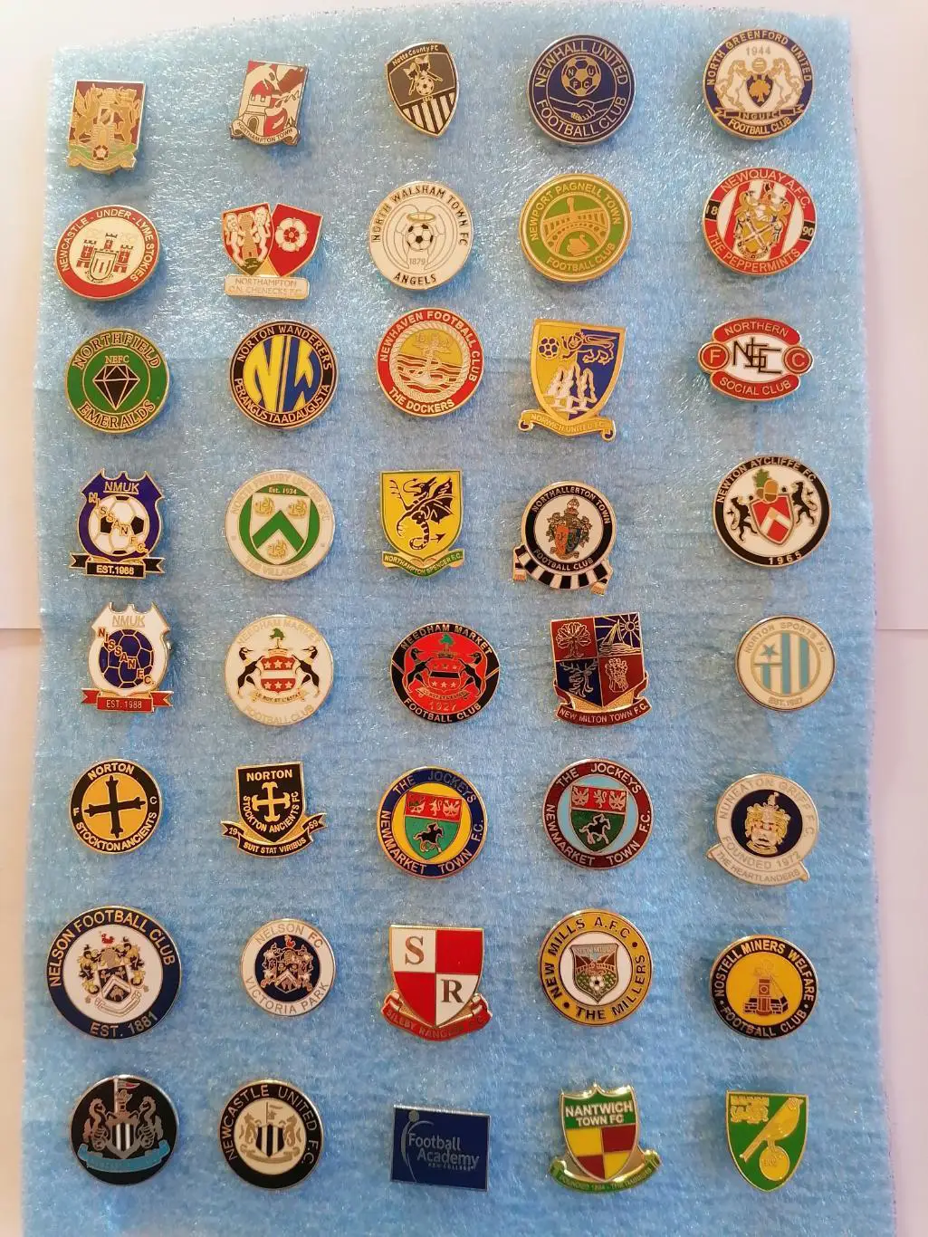 Значки футбол Англия N