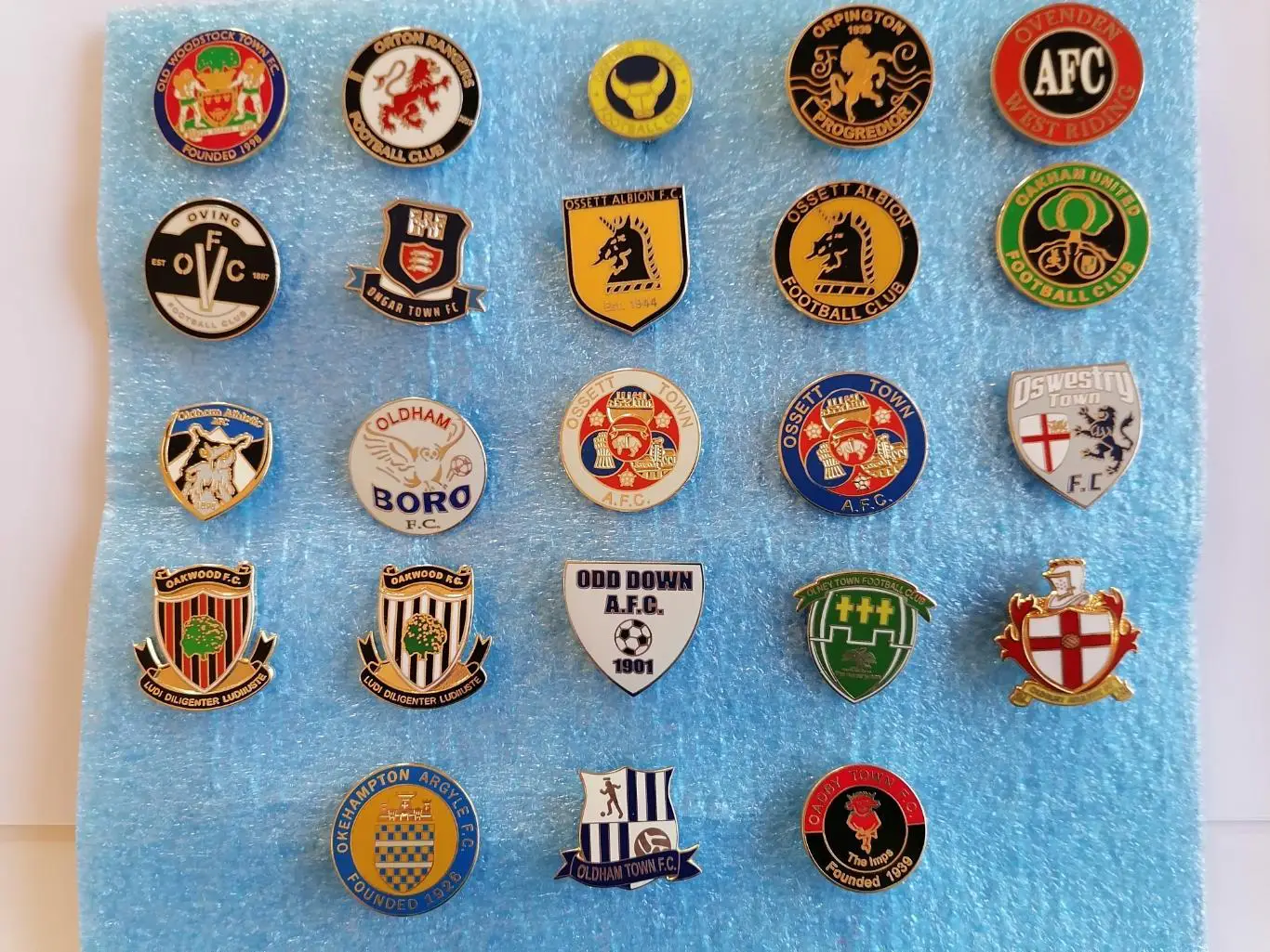 Значки футбол Англия О и Р