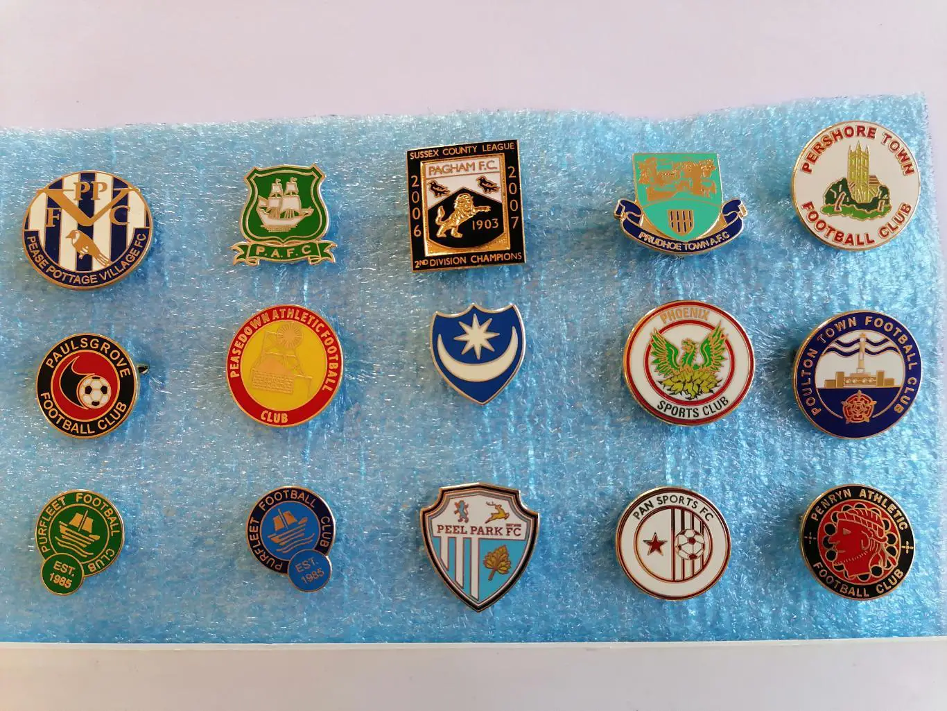 Значки футбол Англия О и Р 3