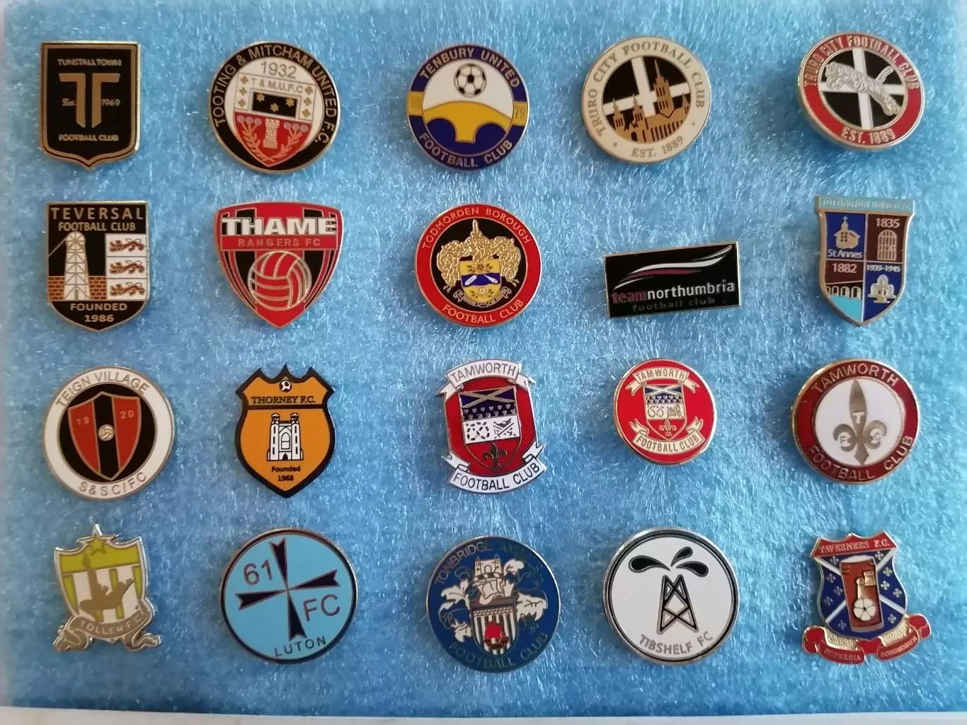 Значки футбол Англия T U V 1