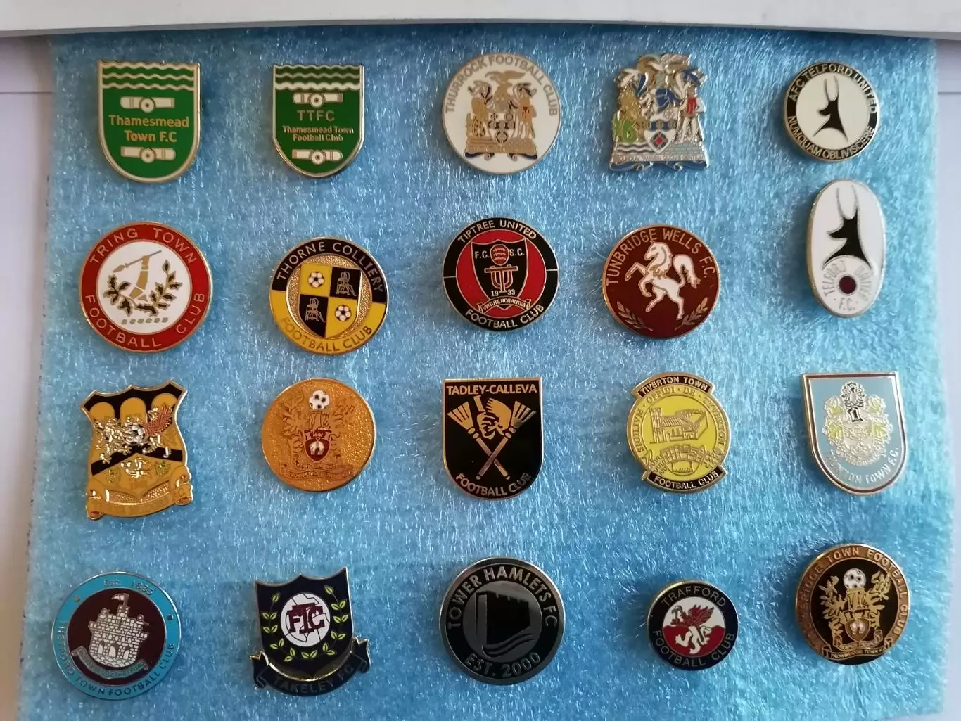 Значки футбол Англия T U V 2