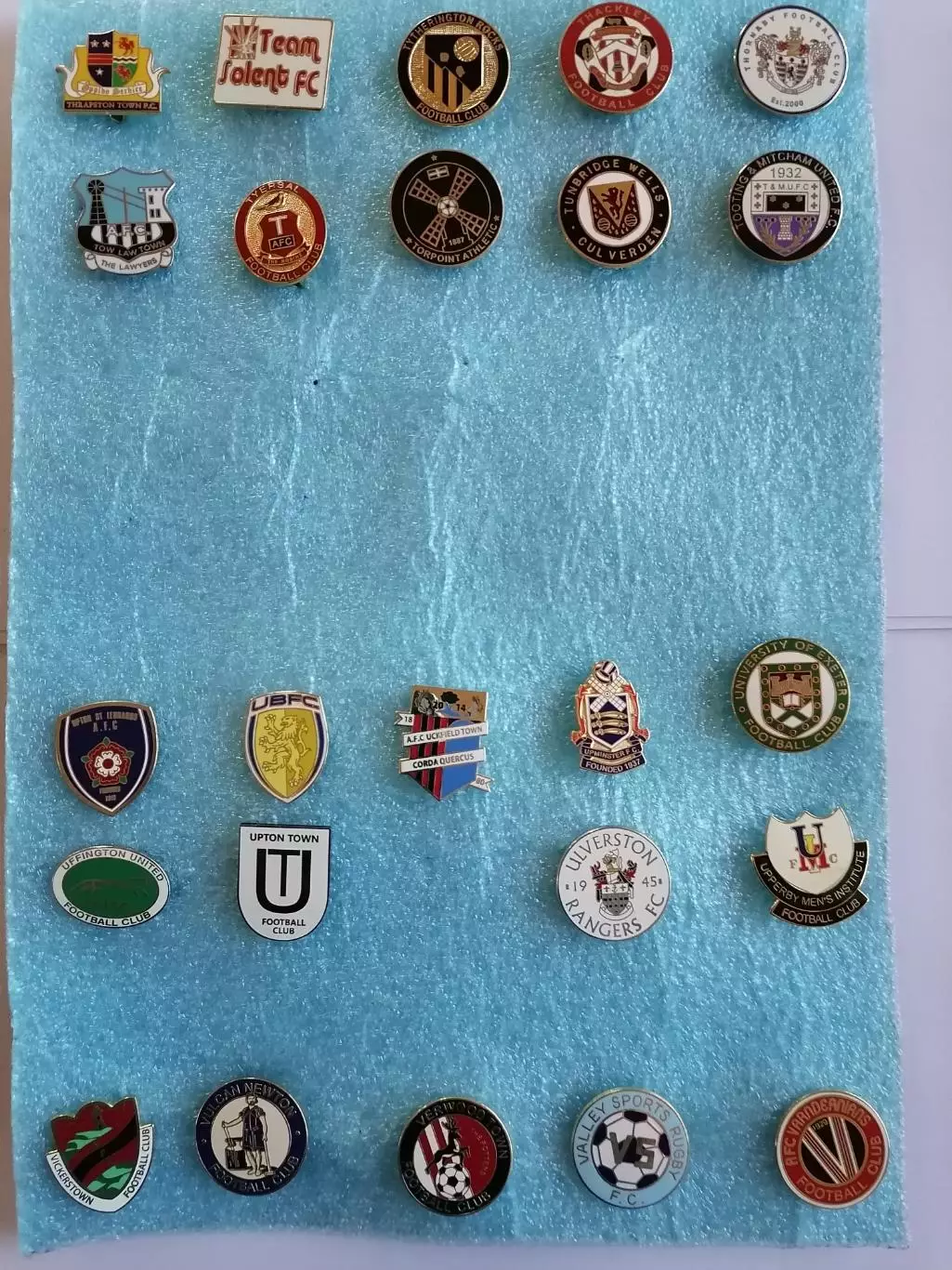 Значки футбол Англия T U V 3