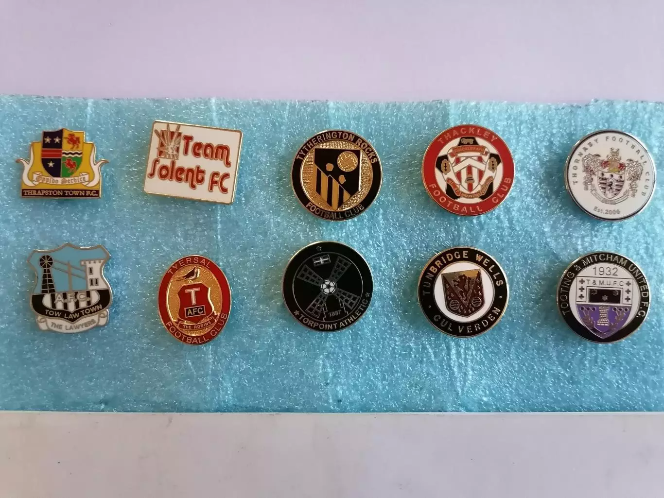 Значки футбол Англия T U V 4