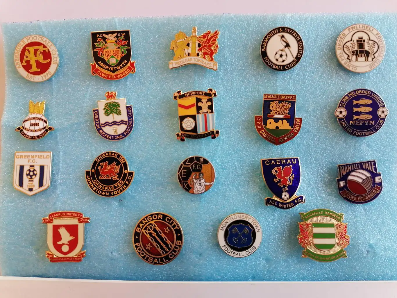 Значки футбол Уэльс 2 1