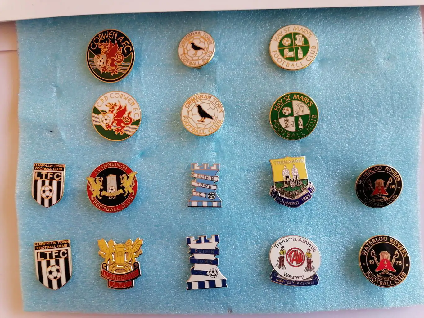 Значки футбол Уэльс 2 2