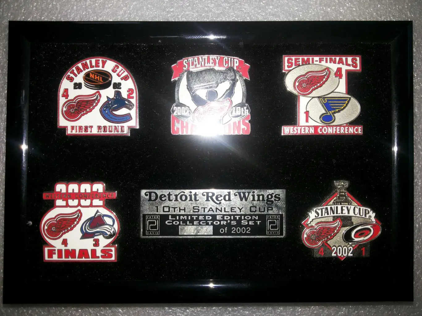 Значки НХЛ Детройт 2002