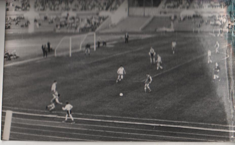 фото футбол матч Динамо Москва - Заря Ворошиловград 1969г. черно-белая