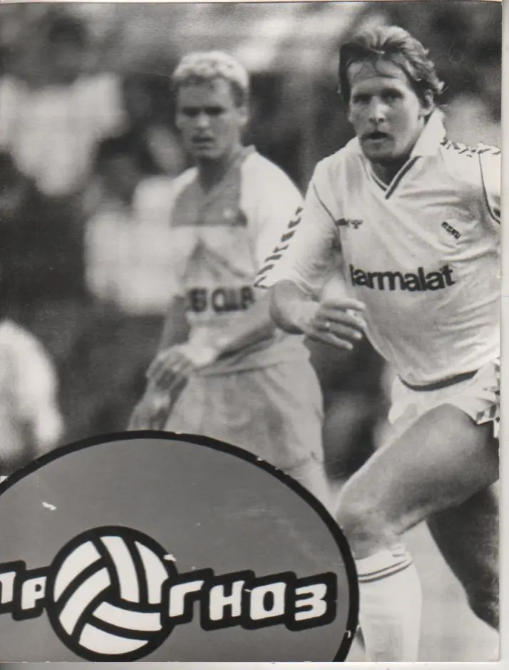 фото футбол футболисты сборной Дании в атаке Элькьер-Ларсен Пр198?г. черно-белая