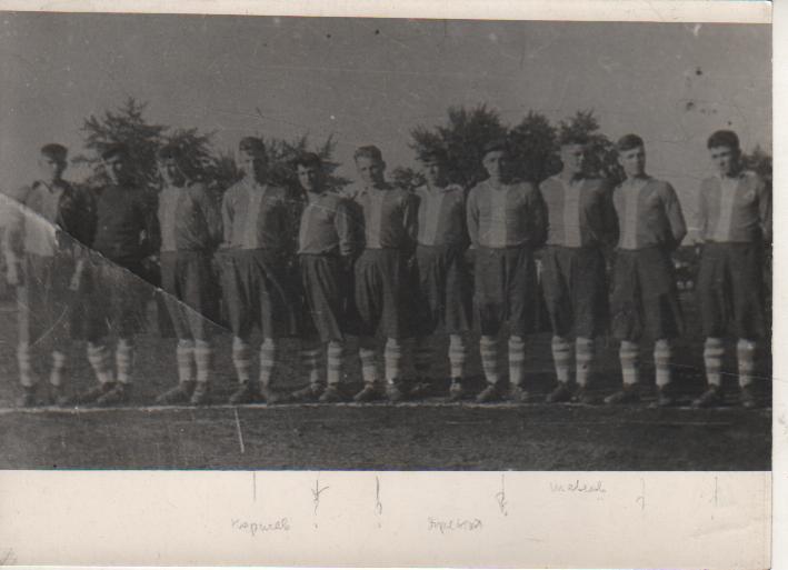 фото футбол ЛокомотивКрасноярск перед матчем на кубок РСФСР 1947г. черно-бел
