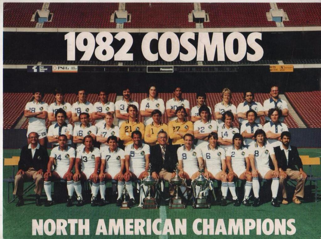 вырезки из журналов и книг футбол Космос США - чемпион Америки 1982г.